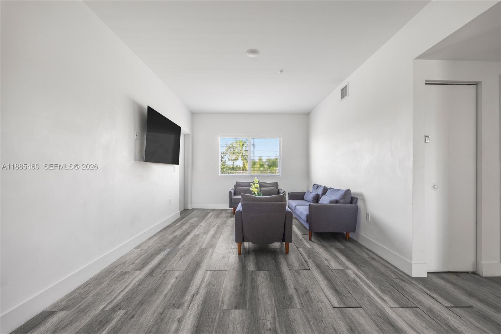 A11885460 Property Photo 5