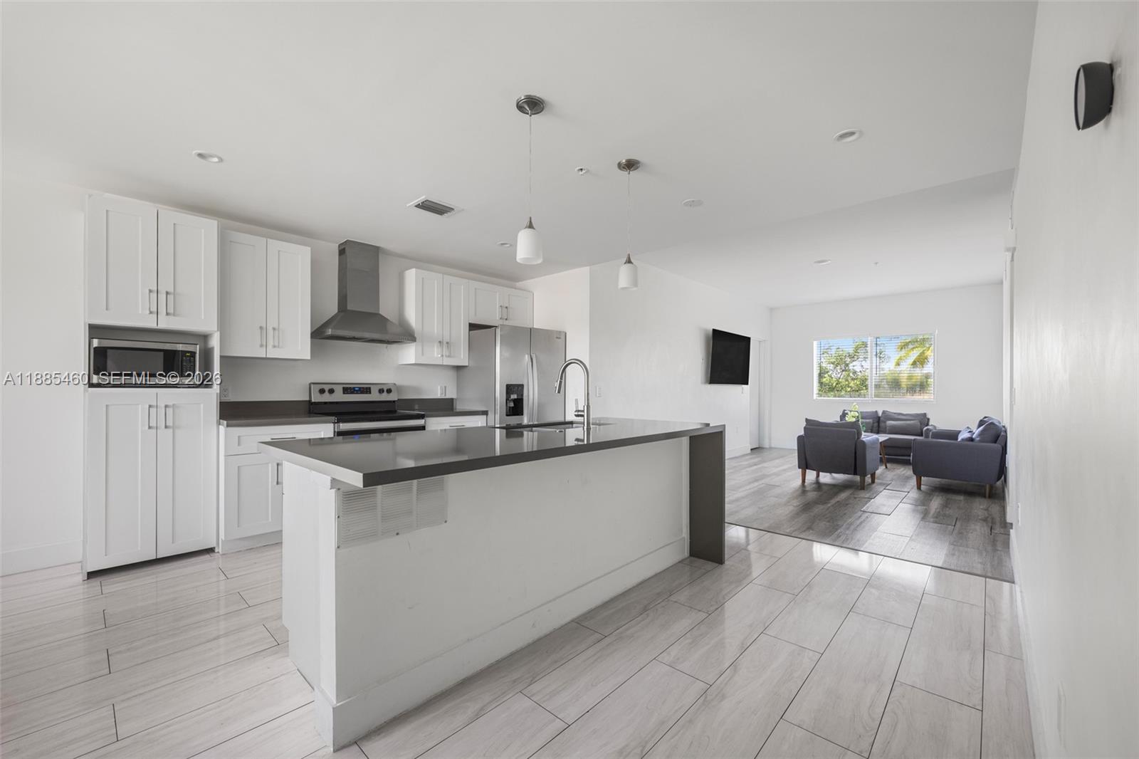 A11885460 Property Photo 8