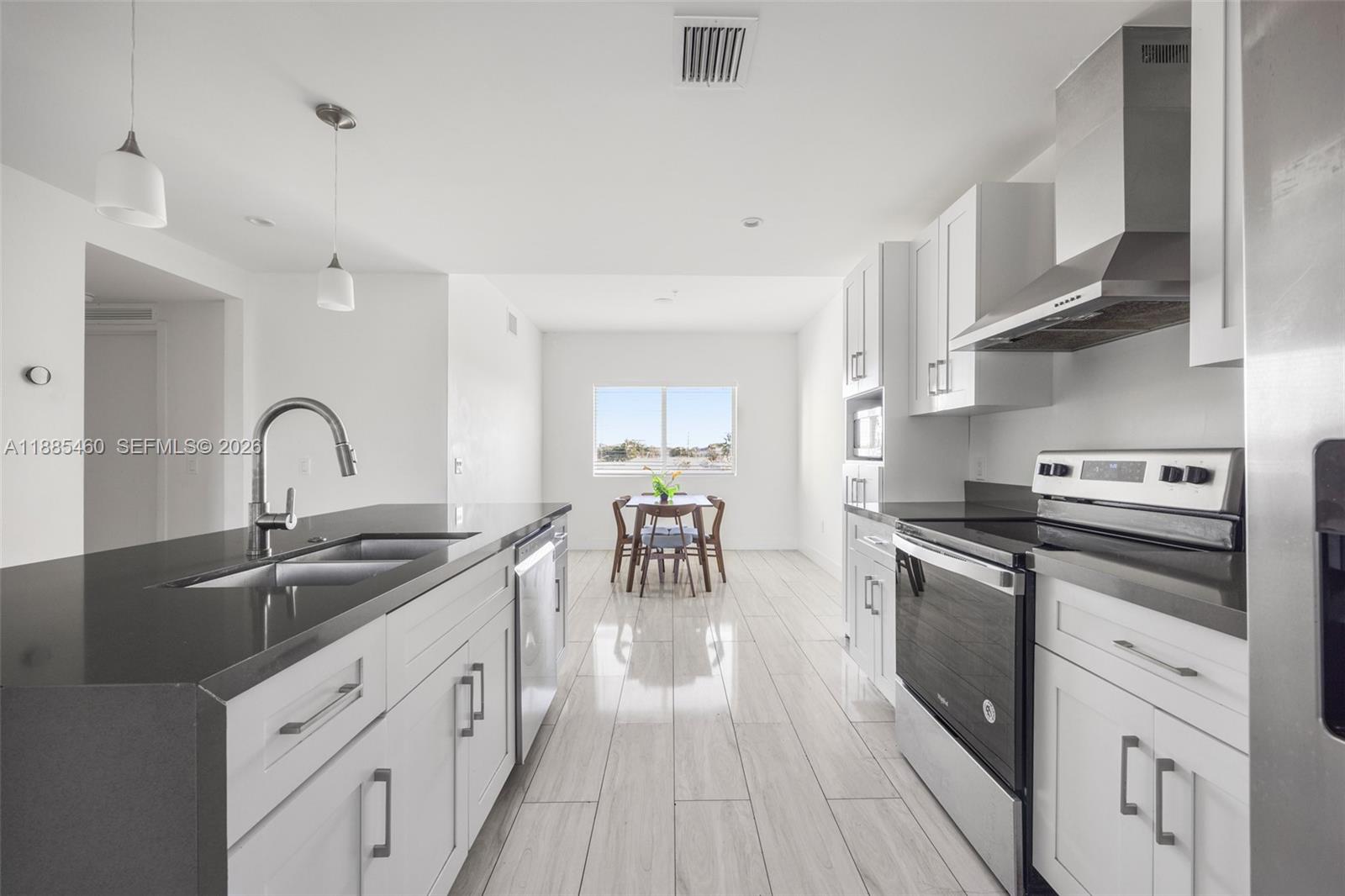 A11885460 Property Photo 10