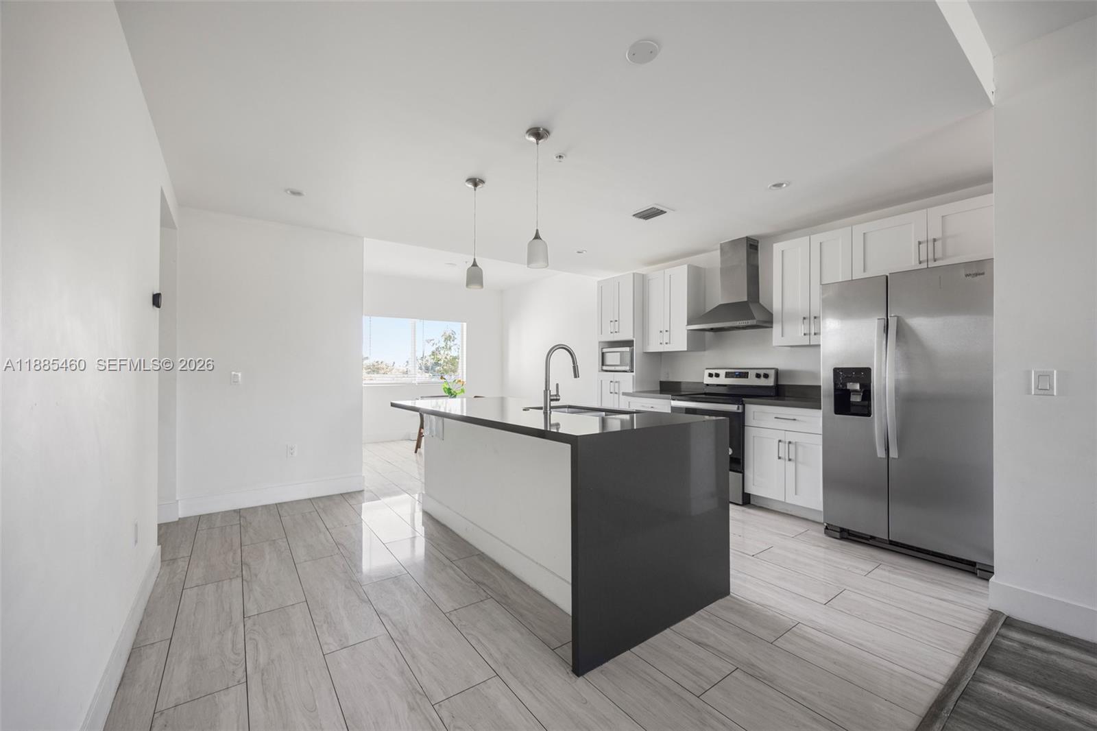 A11885460 Property Photo 11