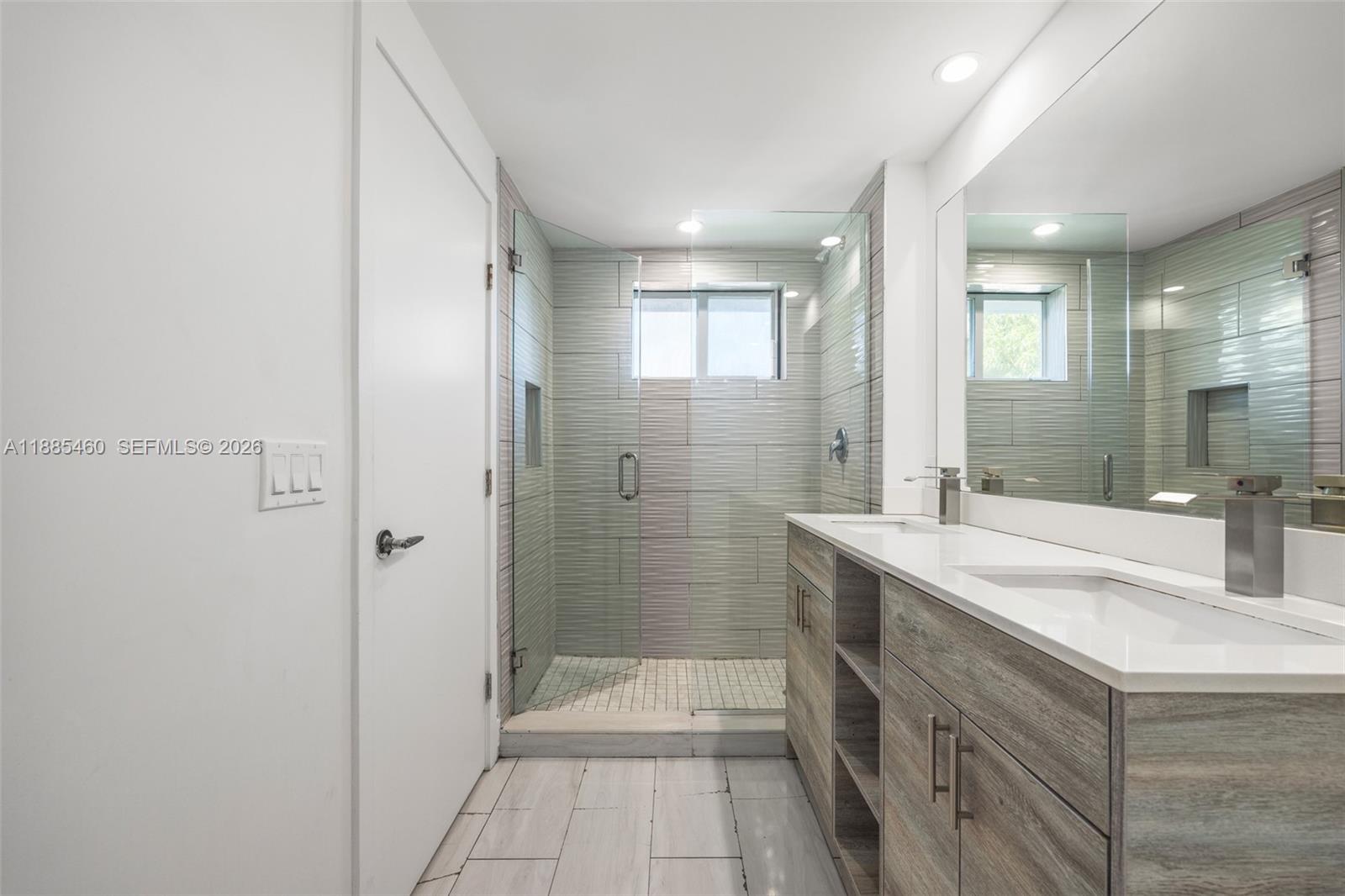 A11885460 Property Photo 18