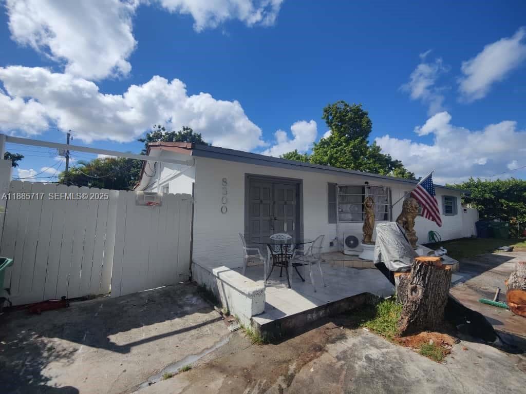 8300 Sw 46th Street Property Photo 4