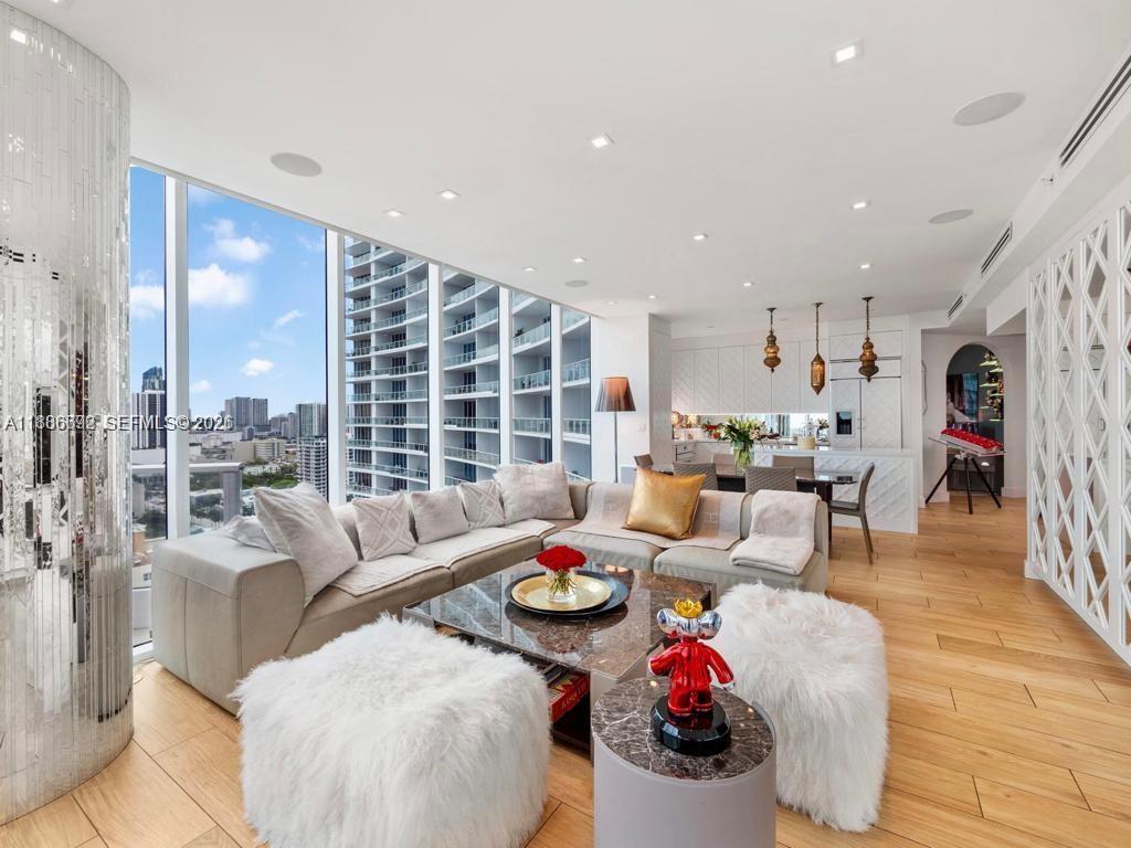 2020 N Bayshore Drive 2702 Property Photo 1