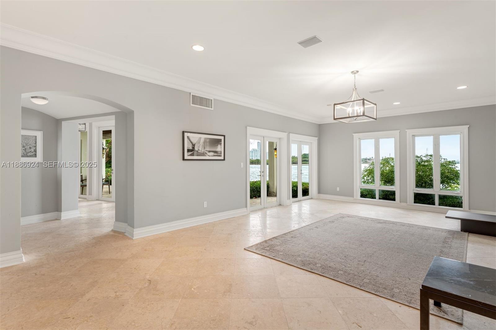 11 E Rivo Alto Drive Property Photo 15