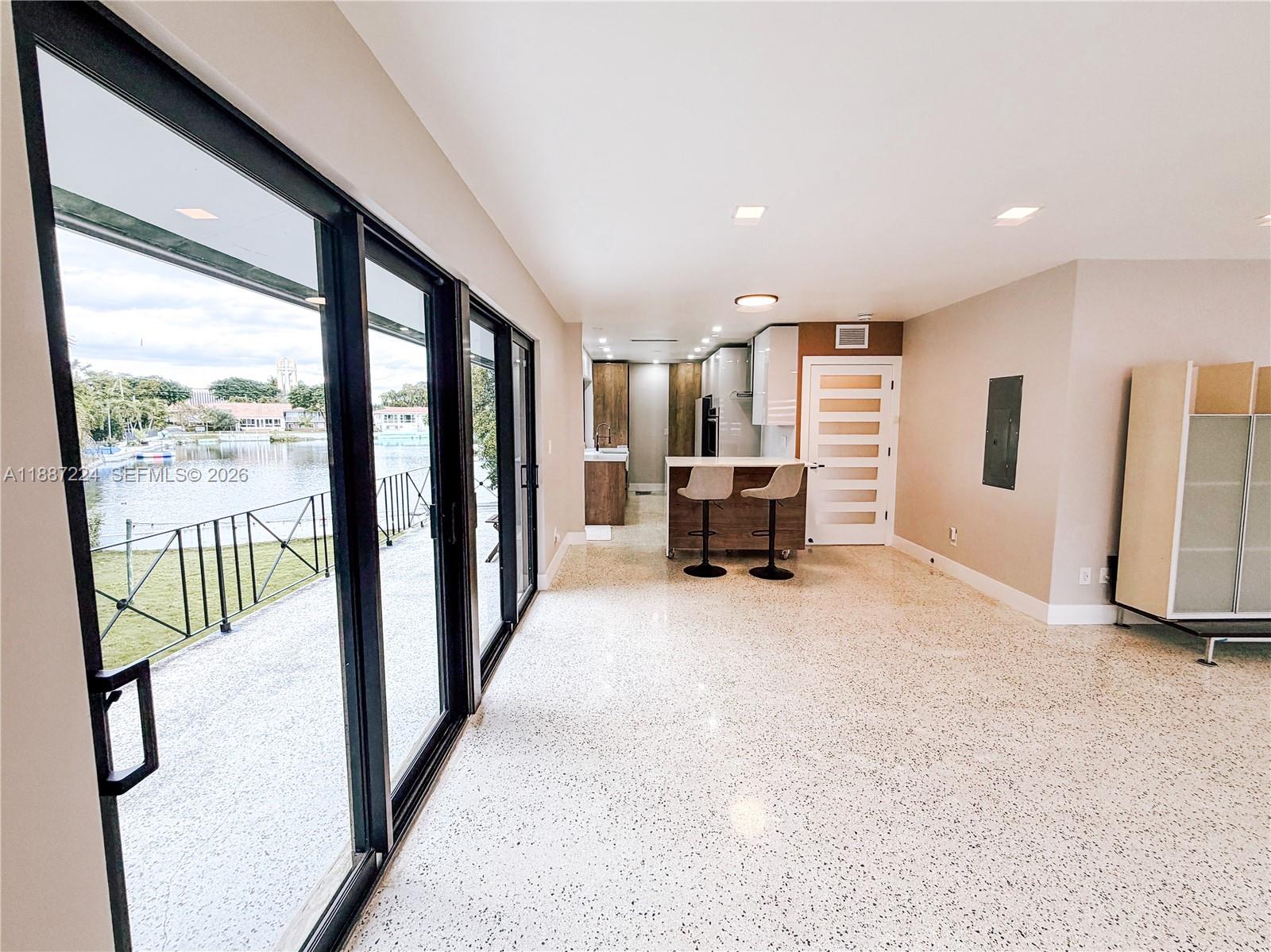 A11887224 Property Photo 7