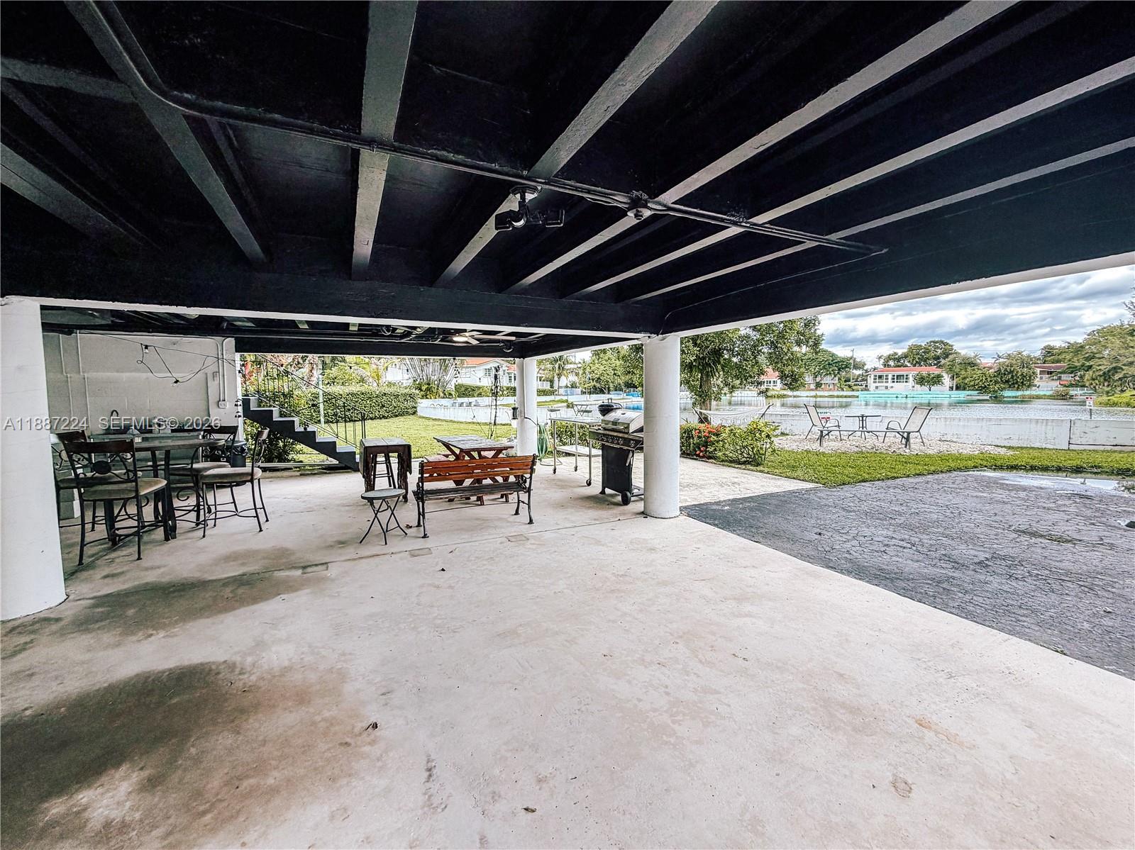 A11887224 Property Photo 8