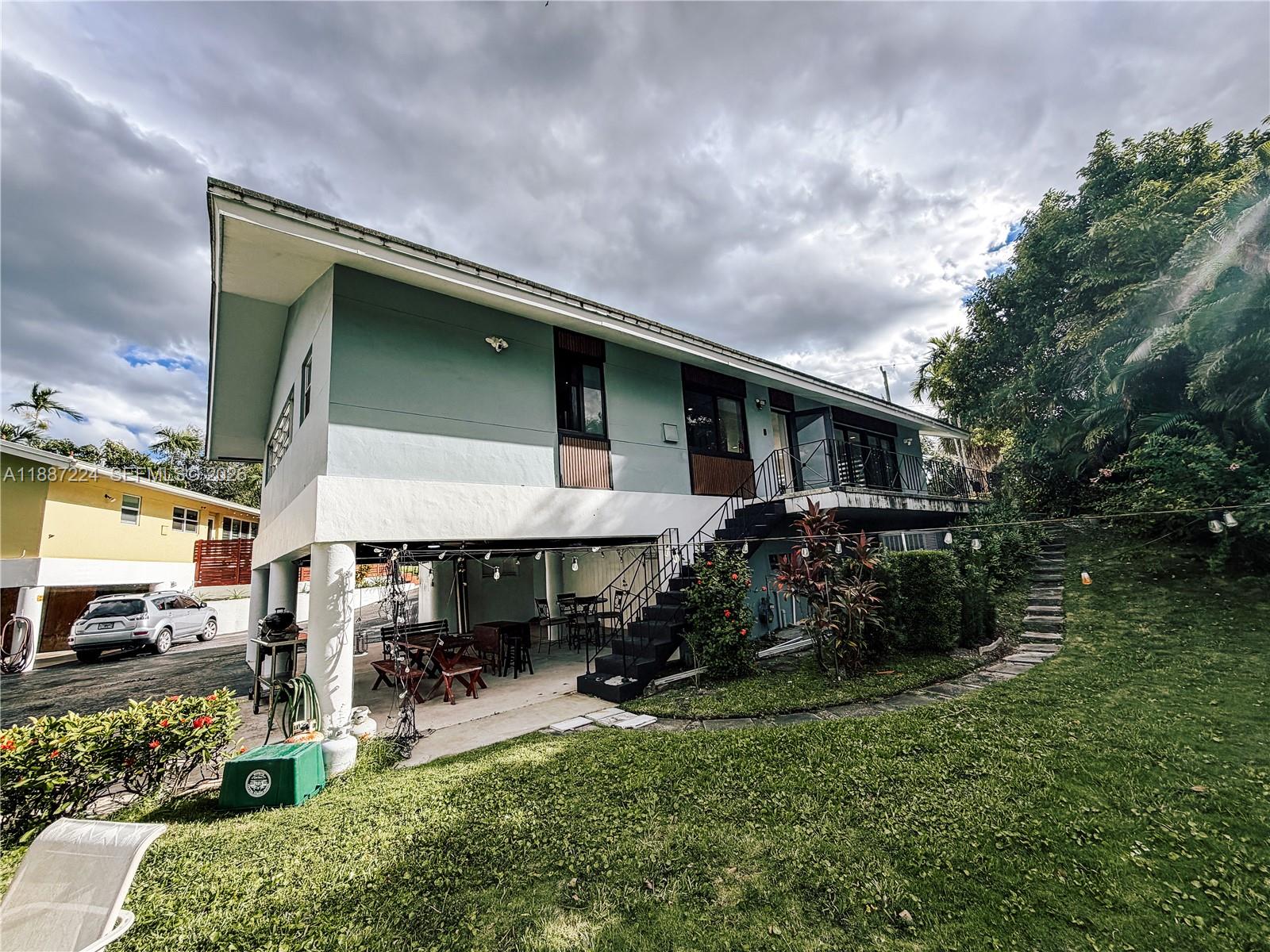 A11887224 Property Photo 11