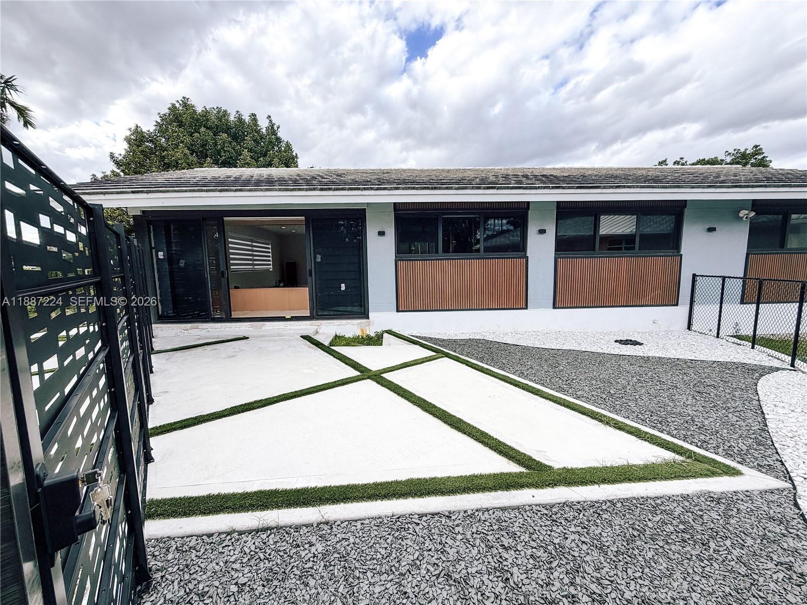 A11887224 Property Photo 15