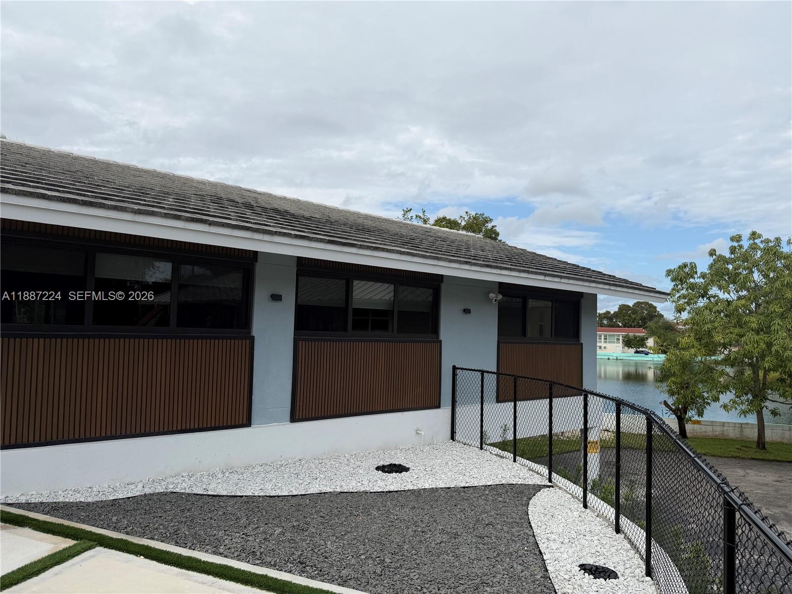 A11887224 Property Photo 16
