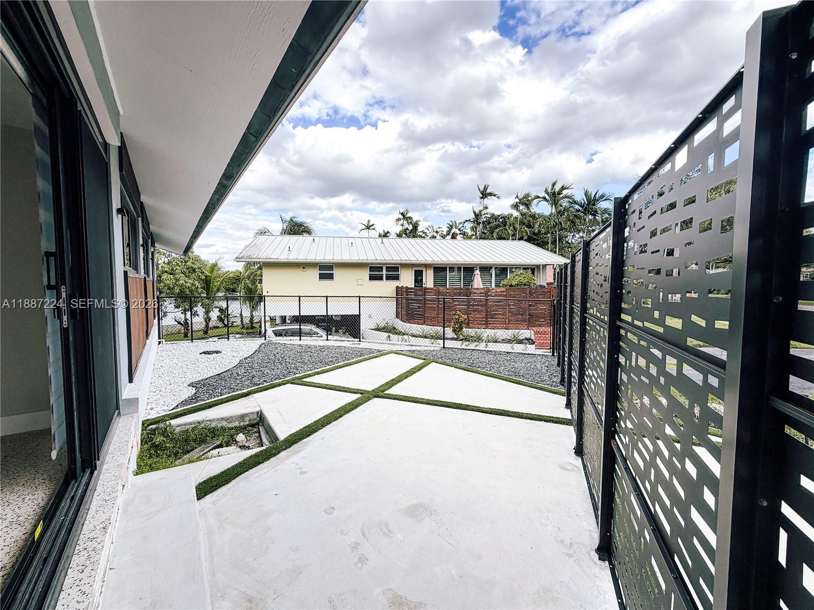 A11887224 Property Photo 17