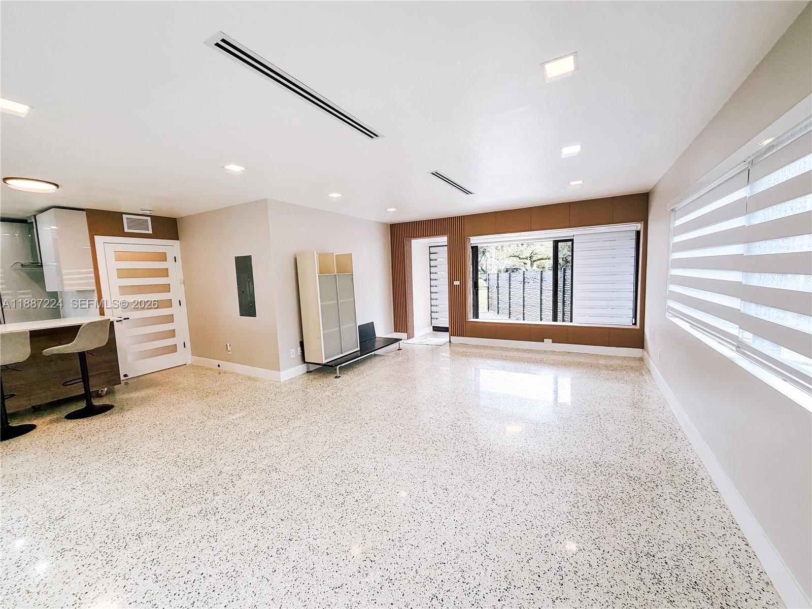 A11887224 Property Photo 19
