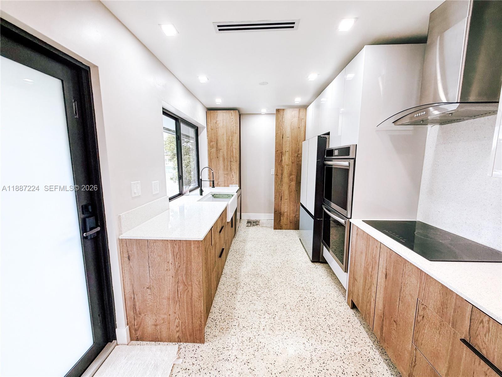 A11887224 Property Photo 25