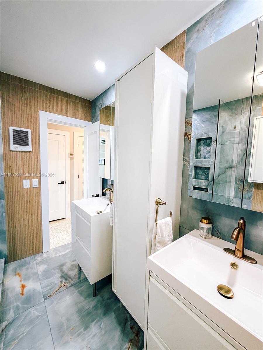 A11887224 Property Photo 30