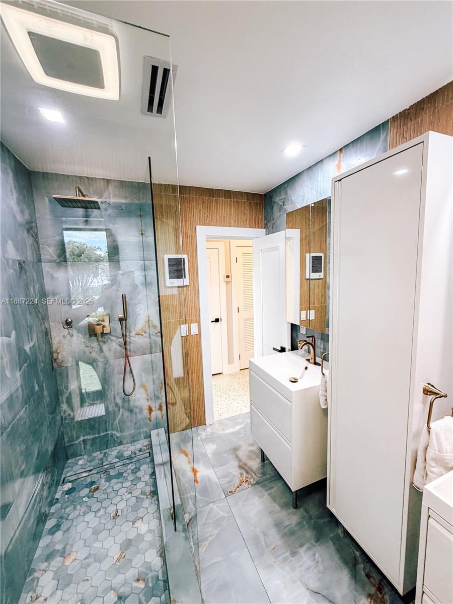 A11887224 Property Photo 31