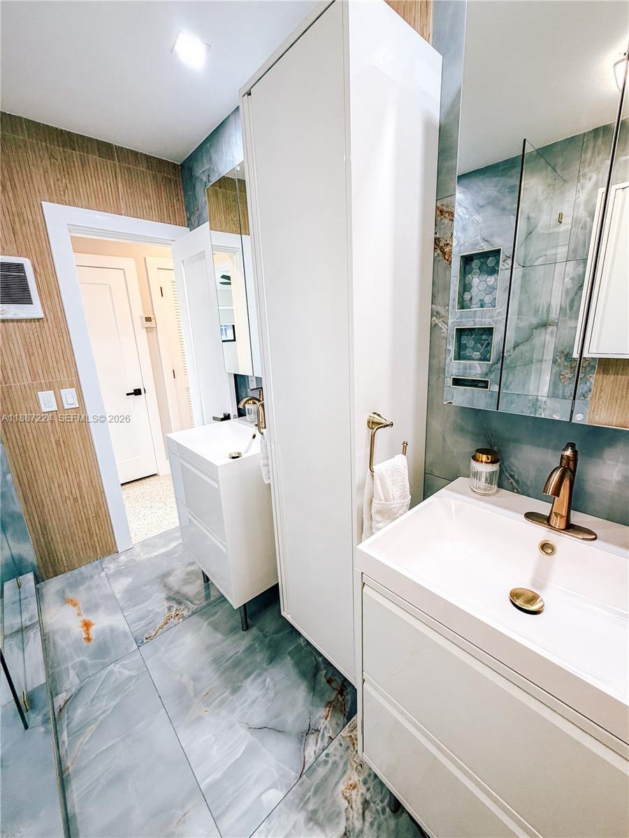 A11887224 Property Photo 36