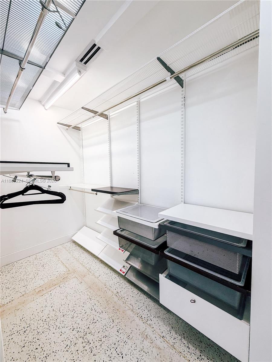 A11887224 Property Photo 40