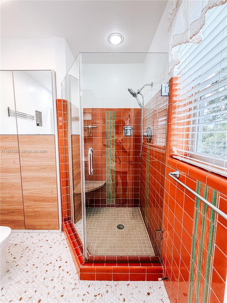 A11887224 Property Photo 42