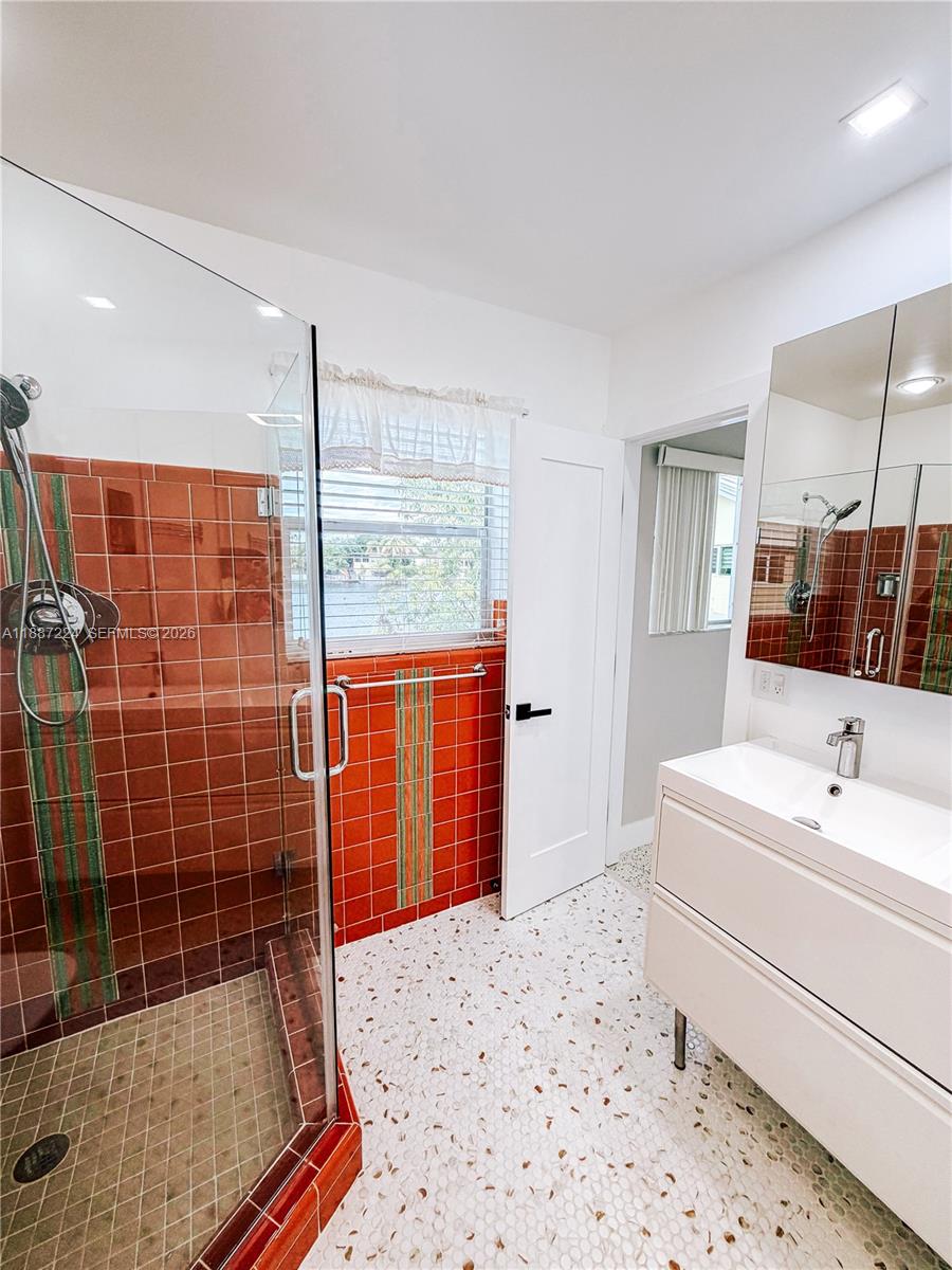 A11887224 Property Photo 43