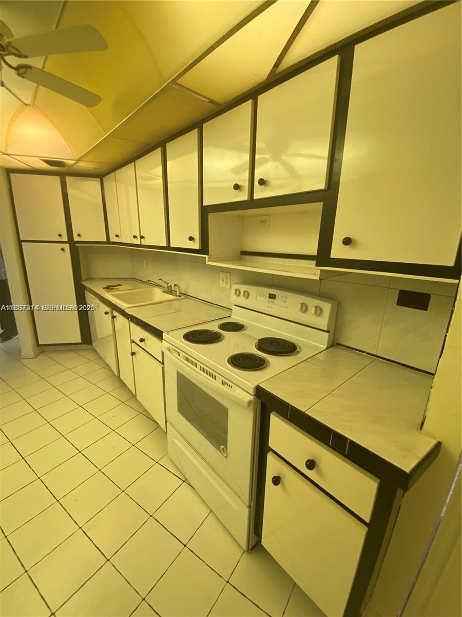A11887374 Property Photo 2