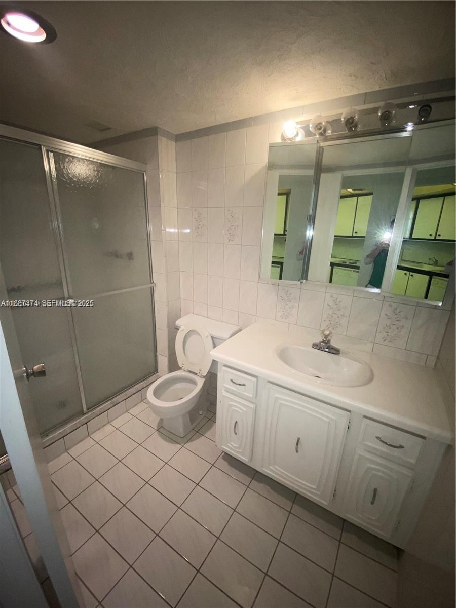 A11887374 Property Photo 13