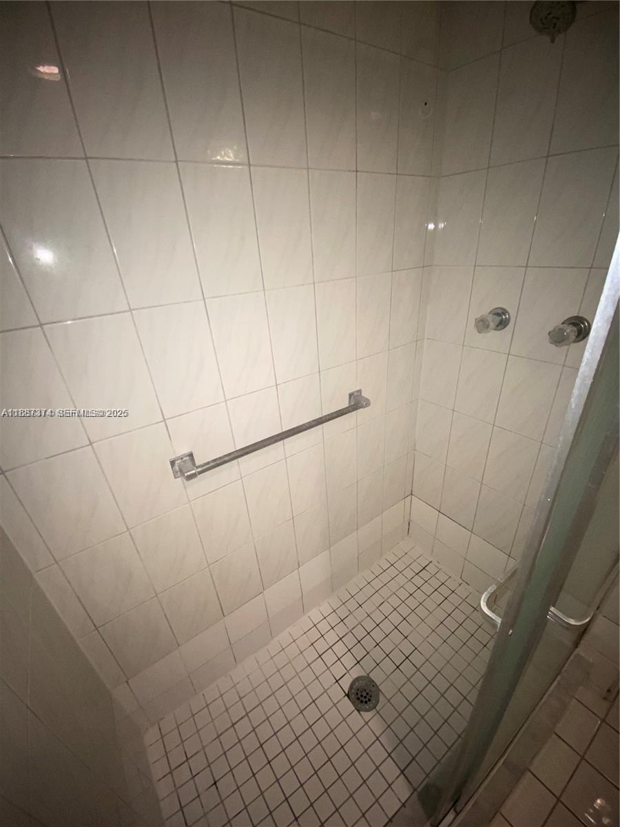 A11887374 Property Photo 14