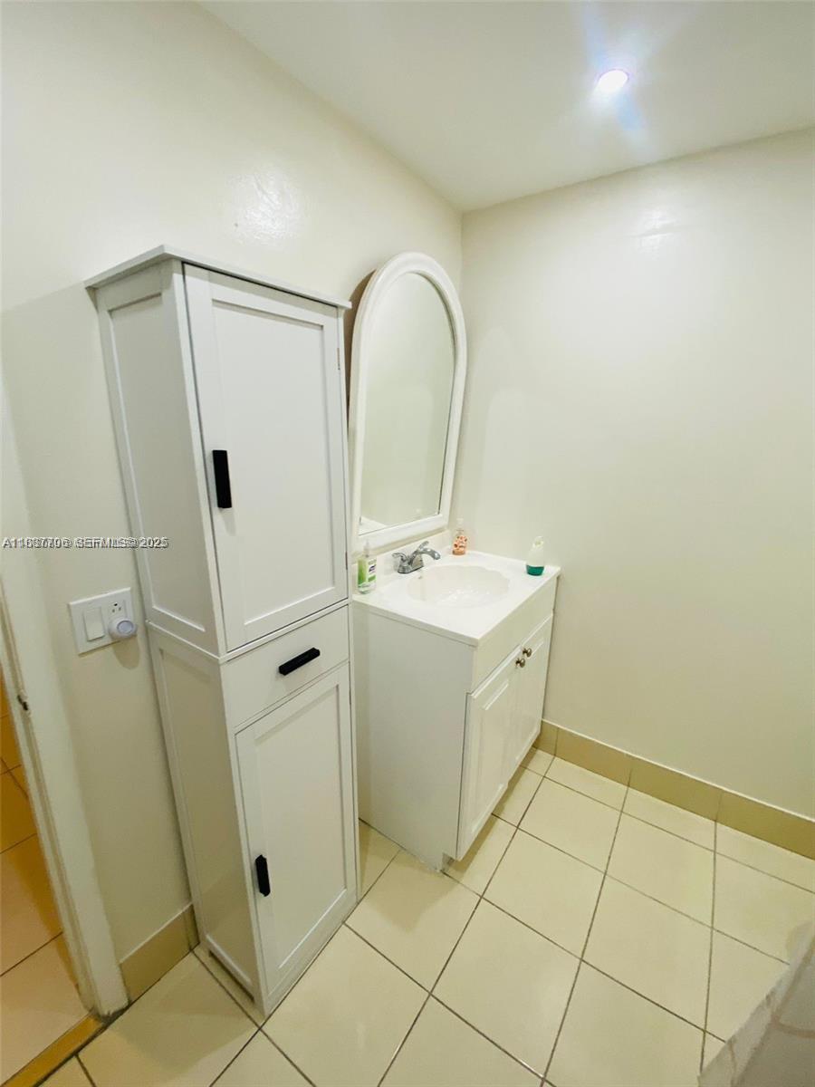 10000 Nw 80 Court 2565 Property Photo 9