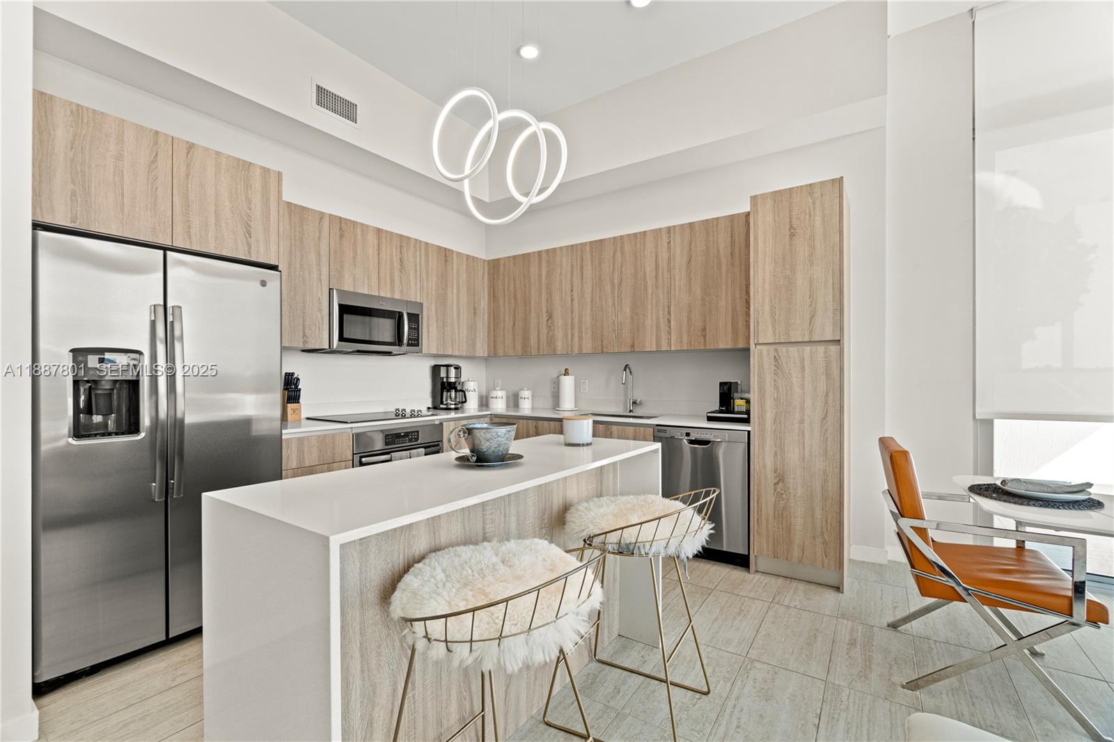 A11887801 Property Photo 8