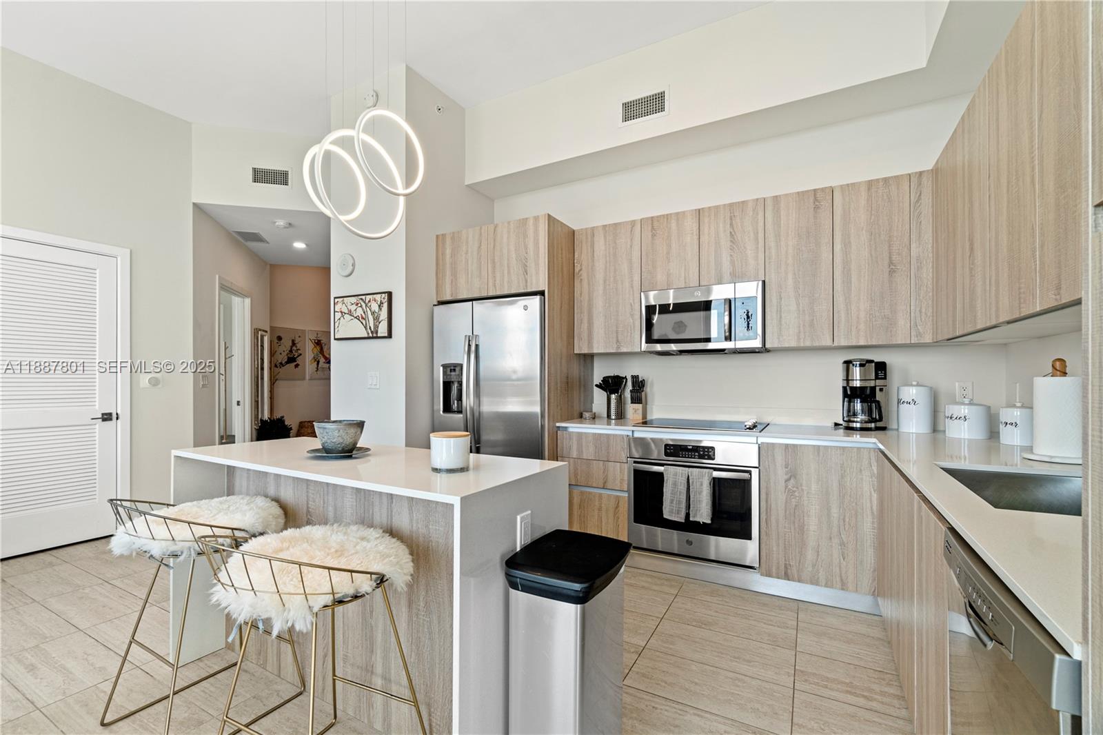 A11887801 Property Photo 9