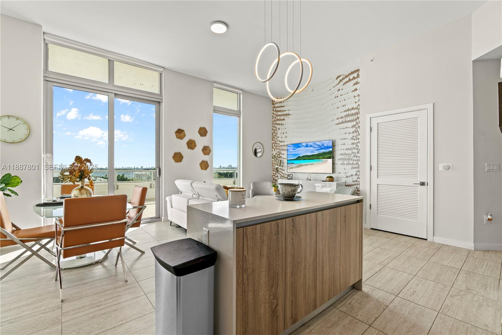 A11887801 Property Photo 10