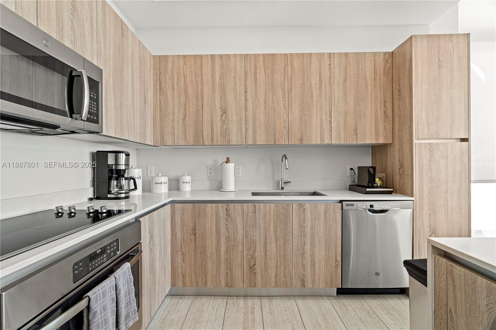 A11887801 Property Photo 11