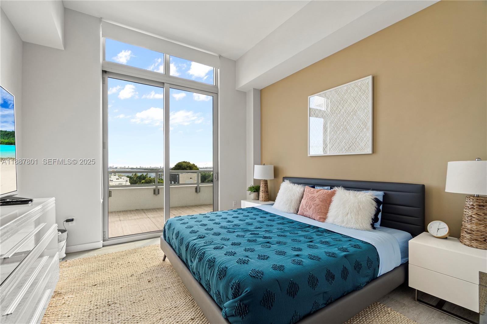 A11887801 Property Photo 16