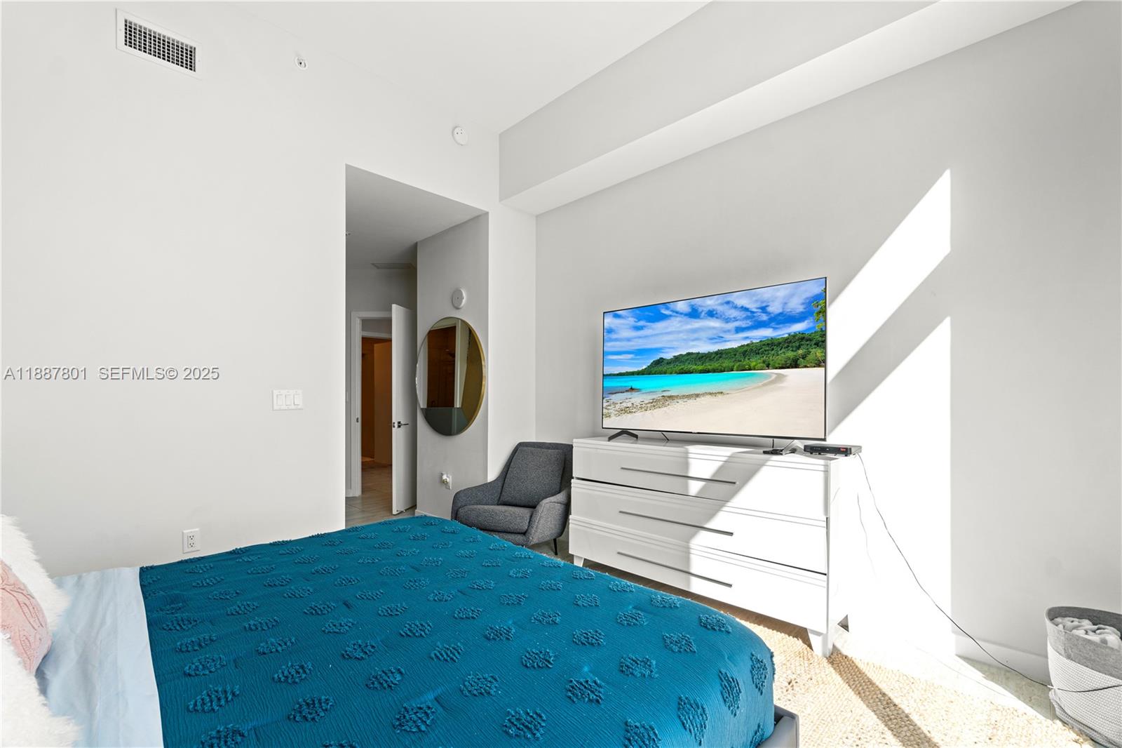 A11887801 Property Photo 17