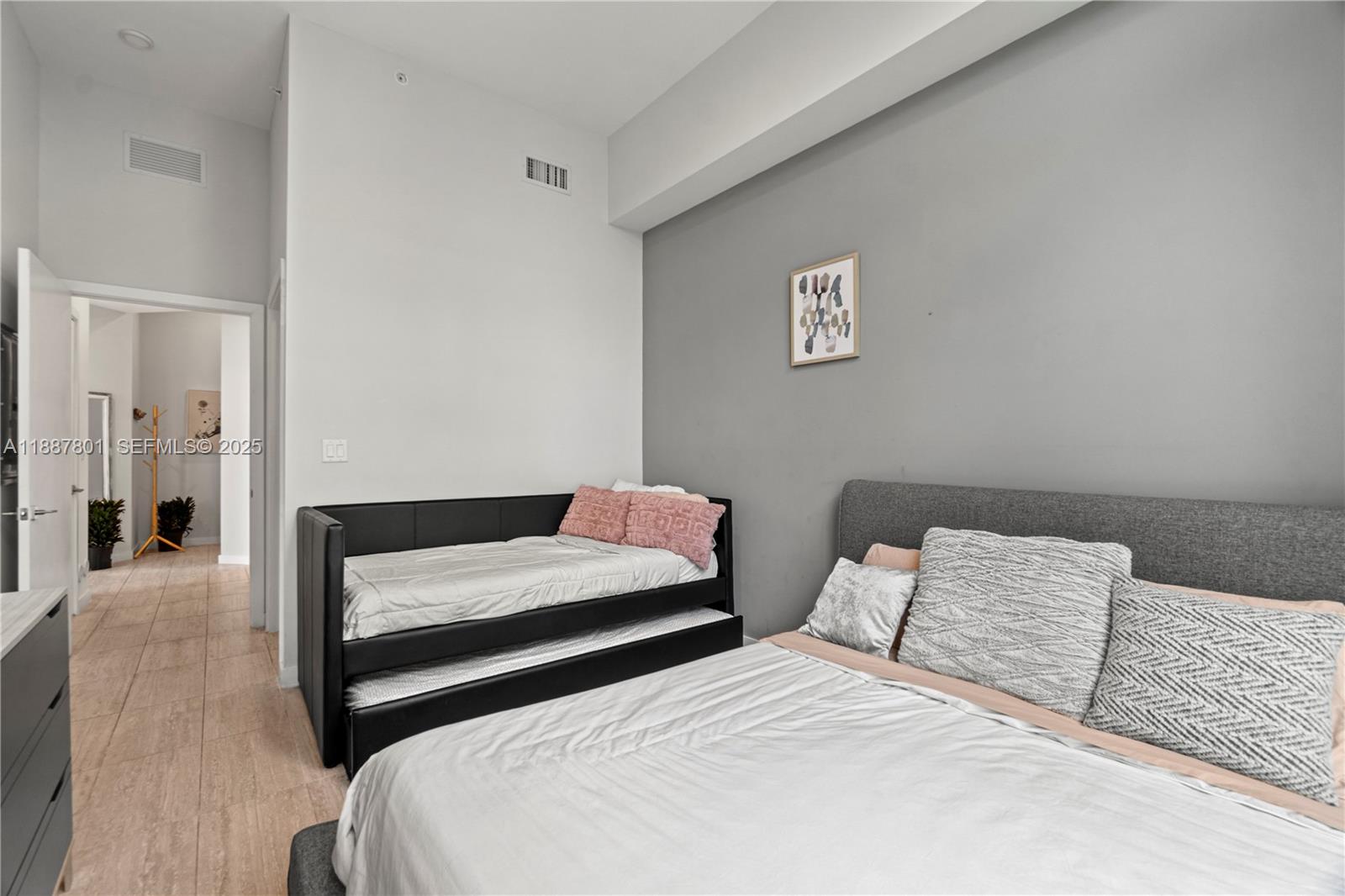 A11887801 Property Photo 22