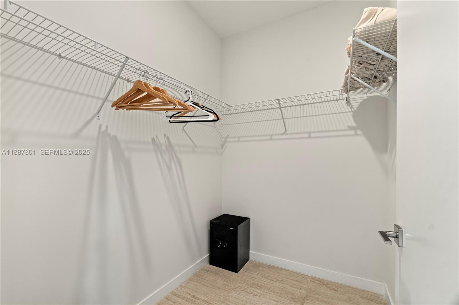 A11887801 Property Photo 23