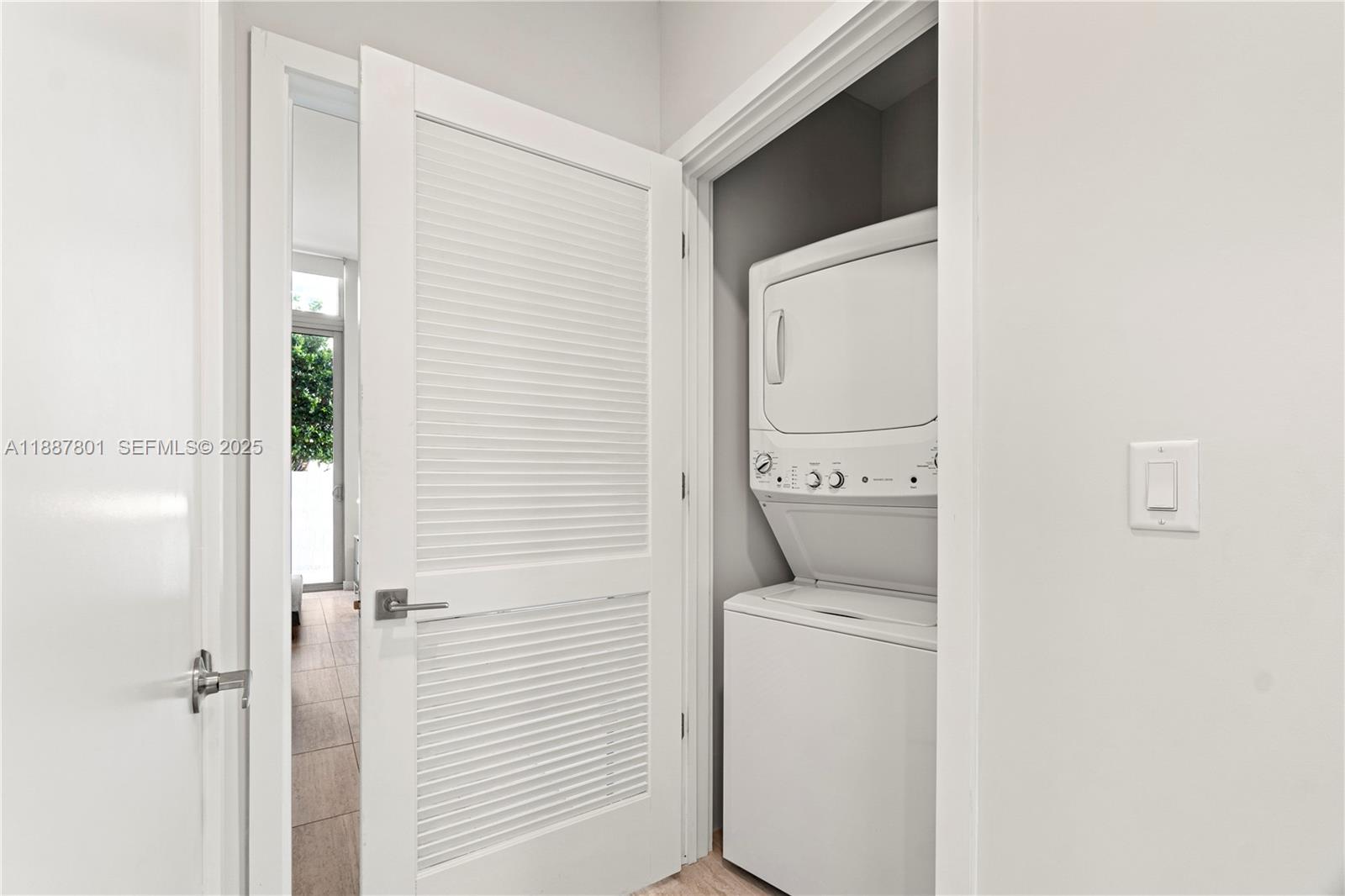 A11887801 Property Photo 24