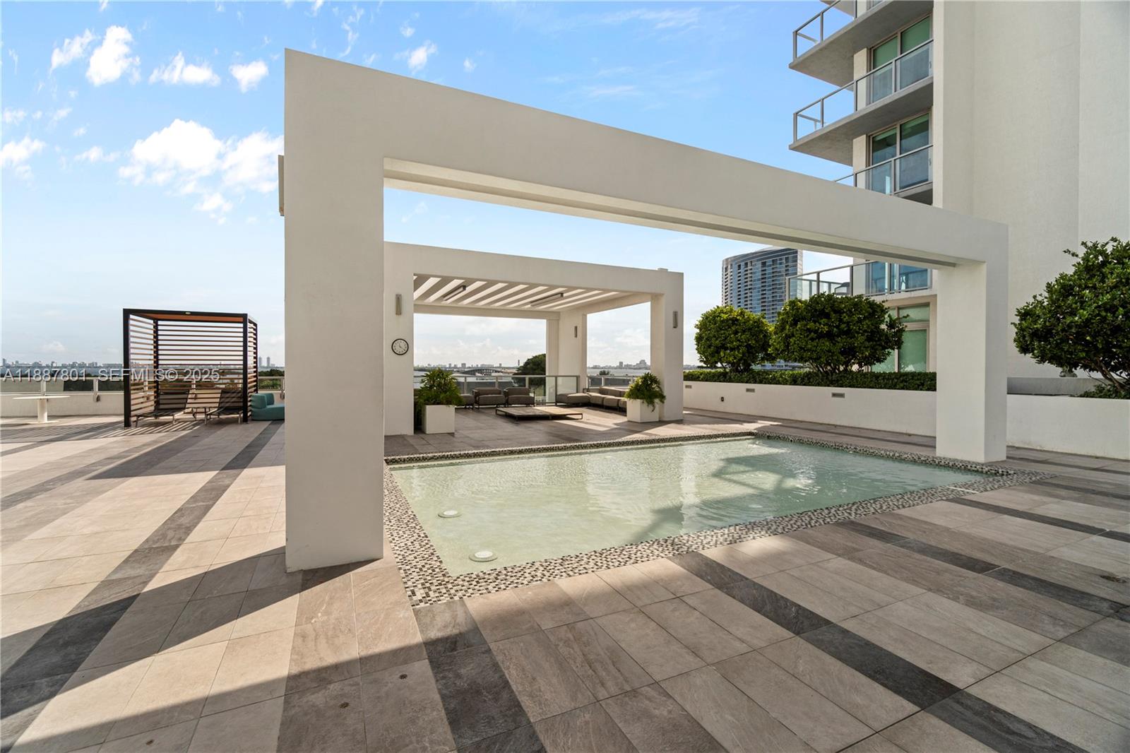 A11887801 Property Photo 31