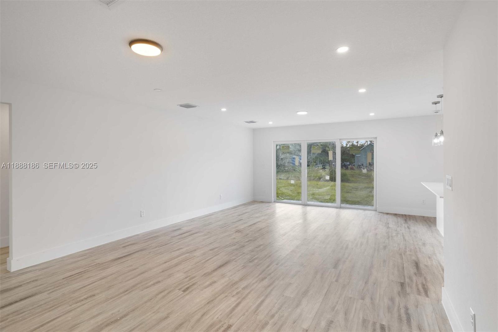 1150 Se Tarleton Street Property Photo 7