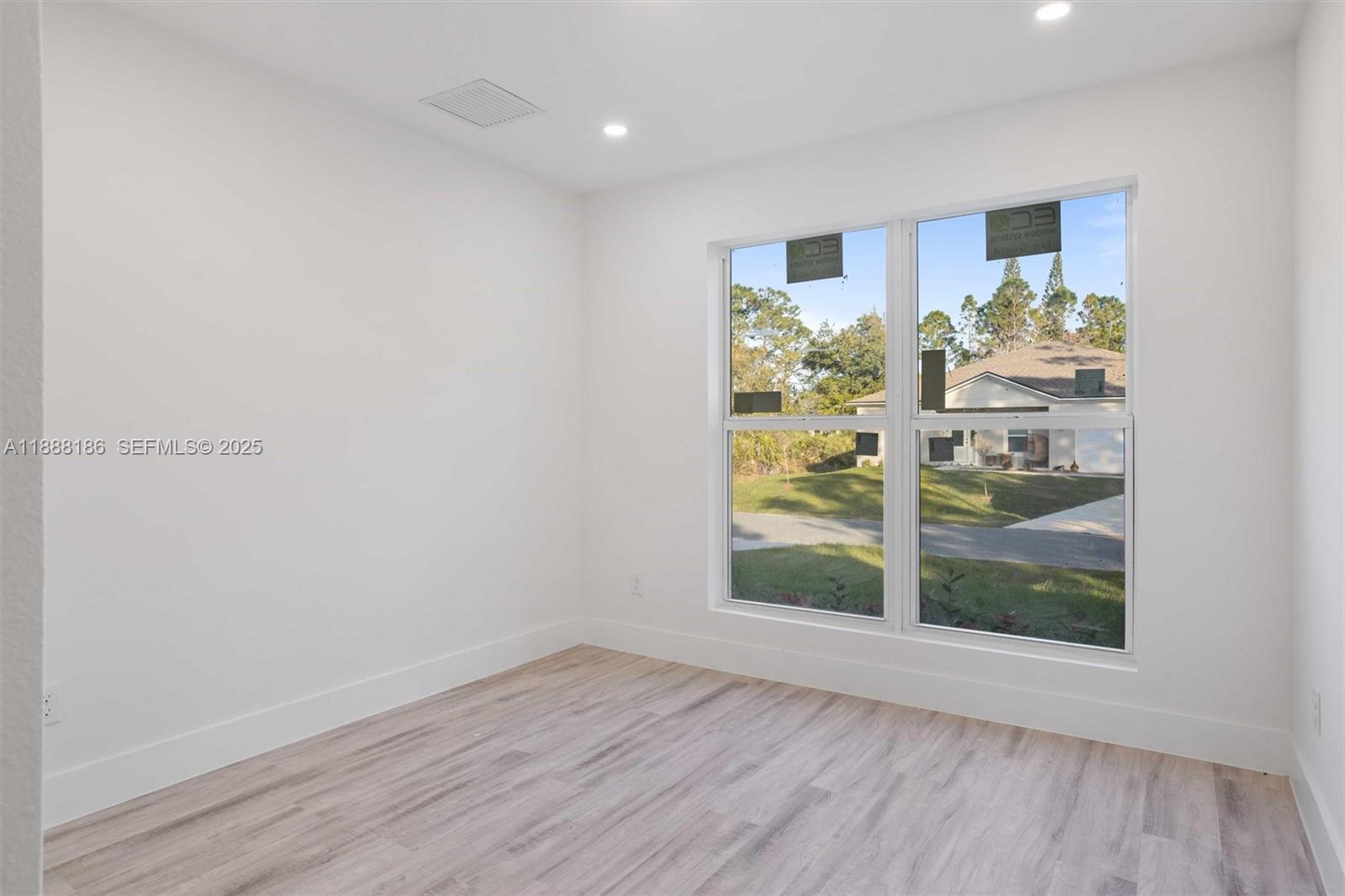 1150 Se Tarleton Street Property Photo 23