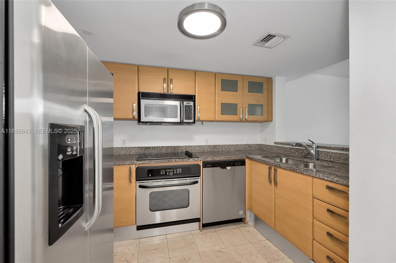 2101 Brickell Avenue 905 Property Photo 3