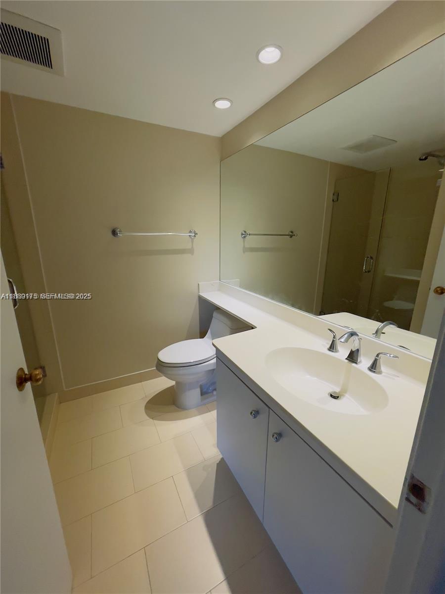 2000 Towerside 309 Property Photo 8