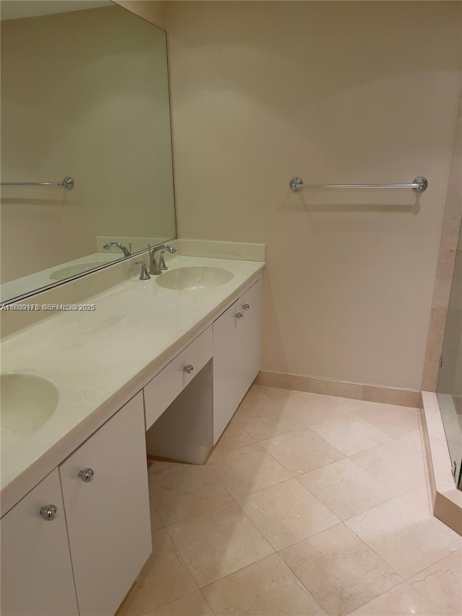2000 Towerside 309 Property Photo 18