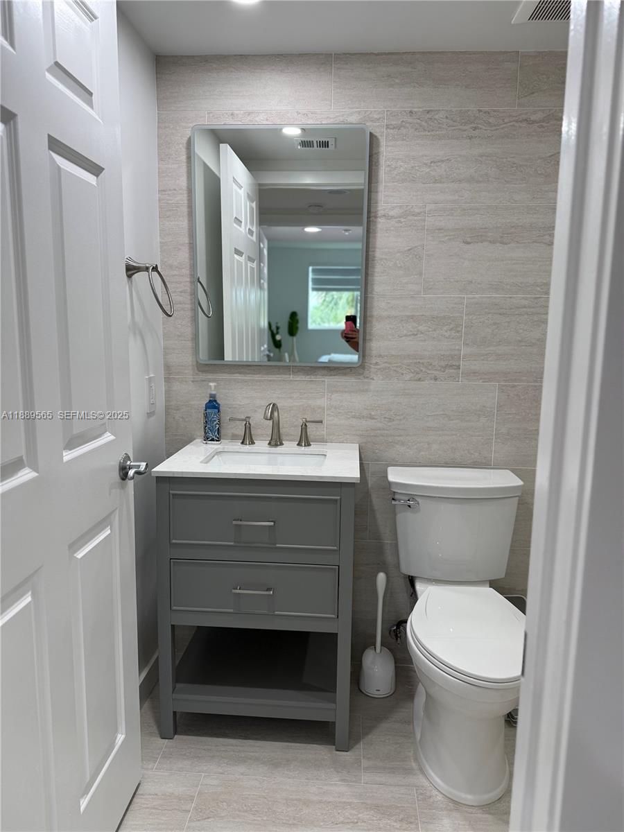 201 Golden Isles Drive 302 Property Photo 26