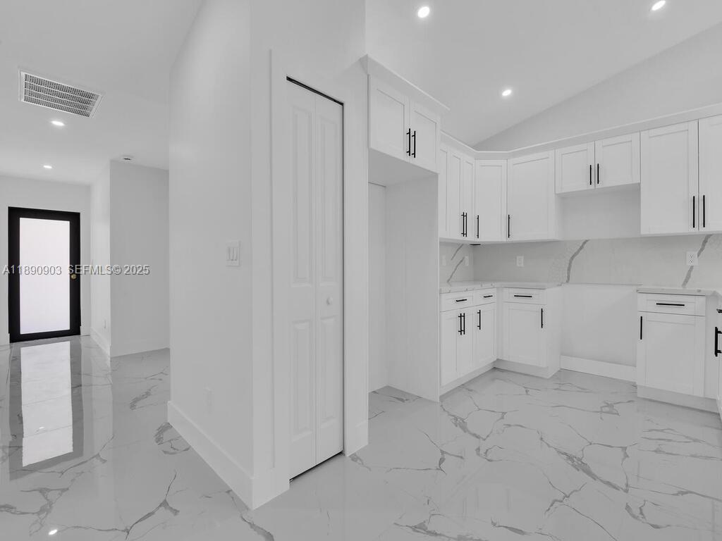 4913/4915 S Leonard Boulevard S Property Photo 12