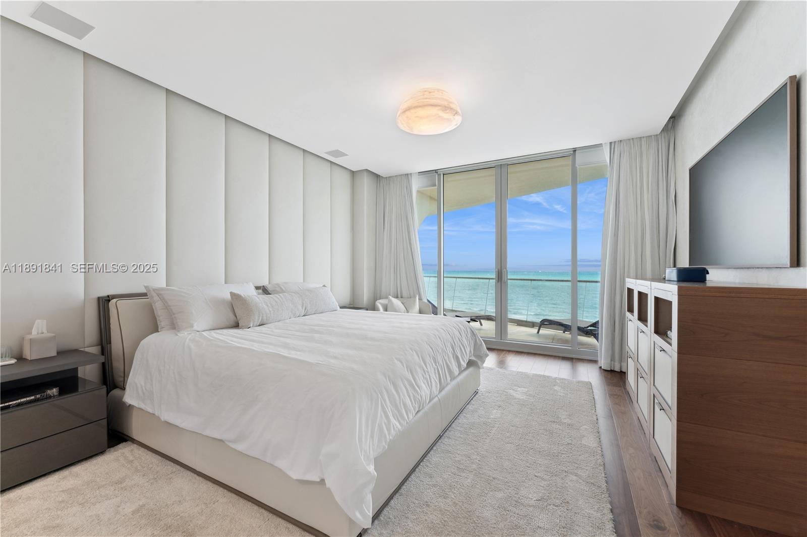 16901 Collins Avenue 805 Property Photo 10