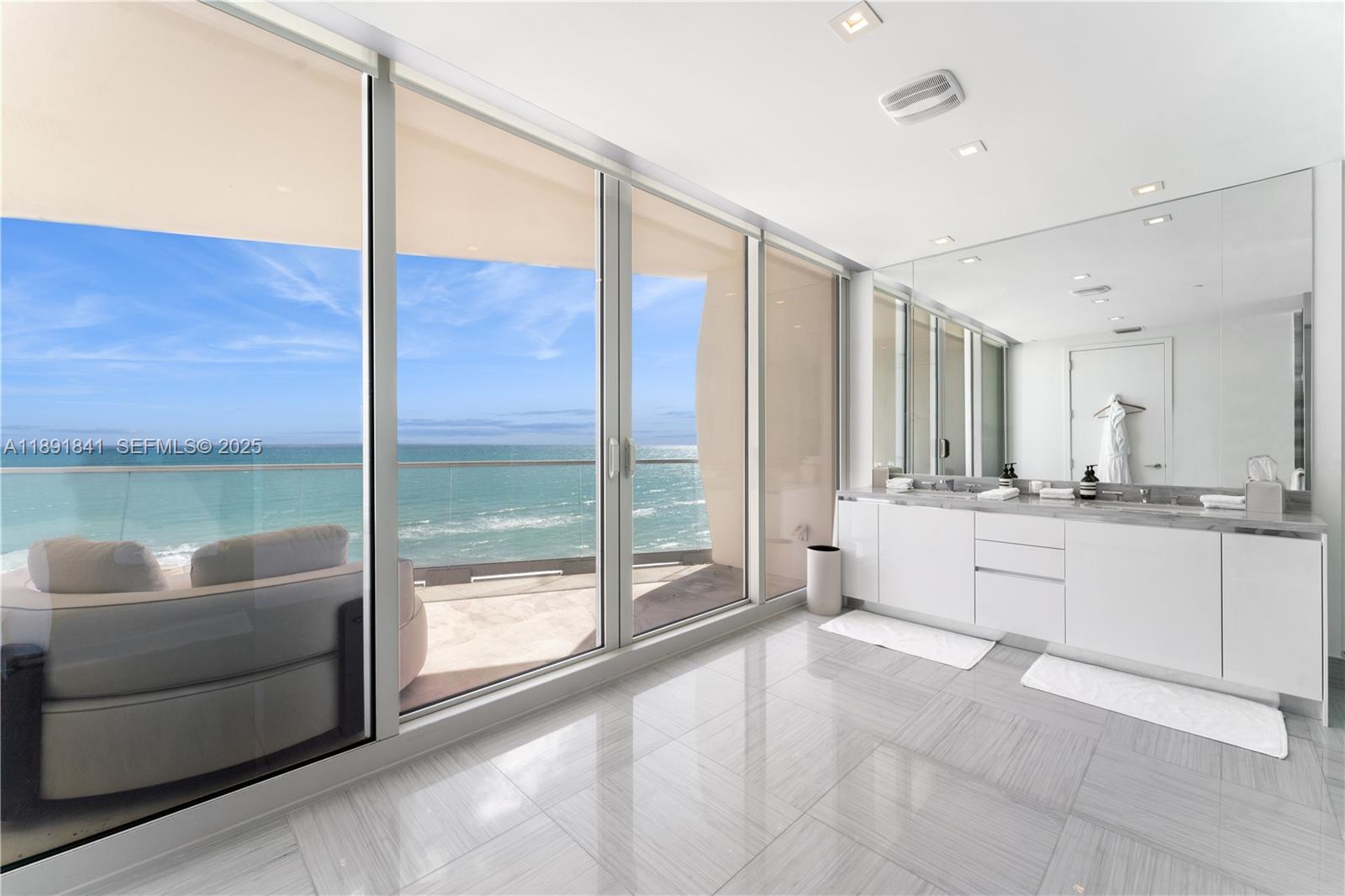 16901 Collins Avenue 805 Property Photo 14