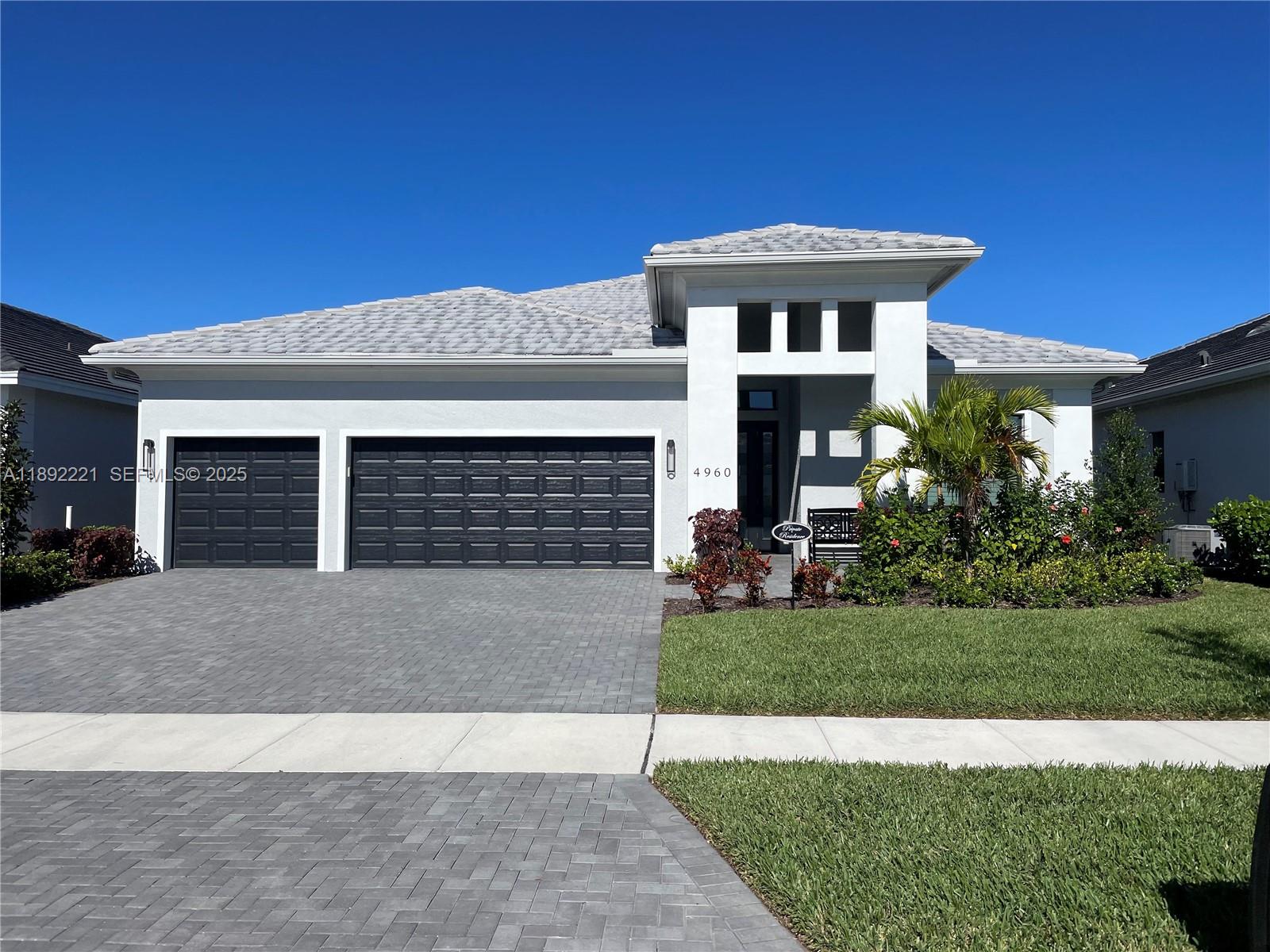 4960 Surfside Circle Property Photo 1
