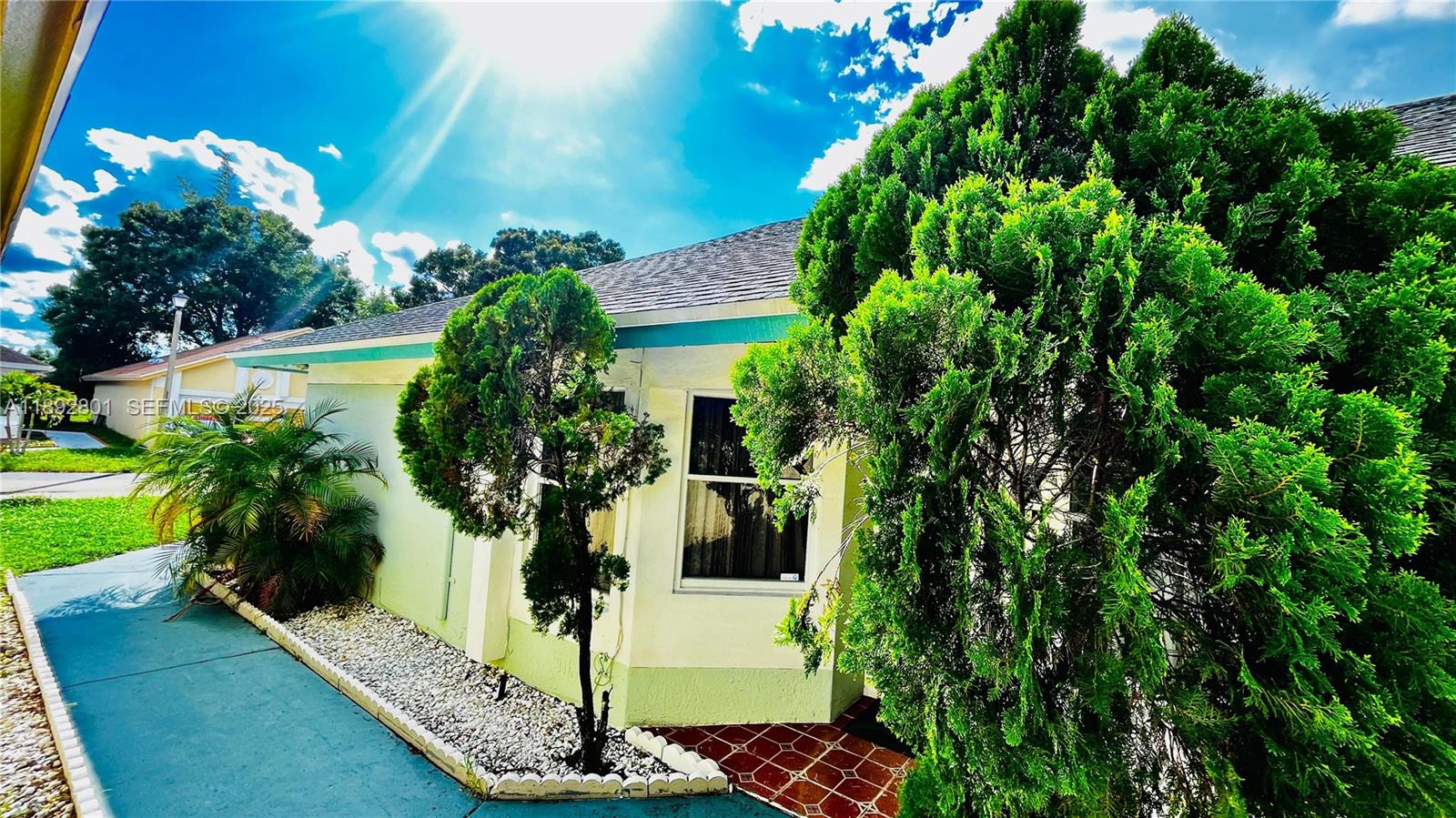 A11892801 Property Photo 1