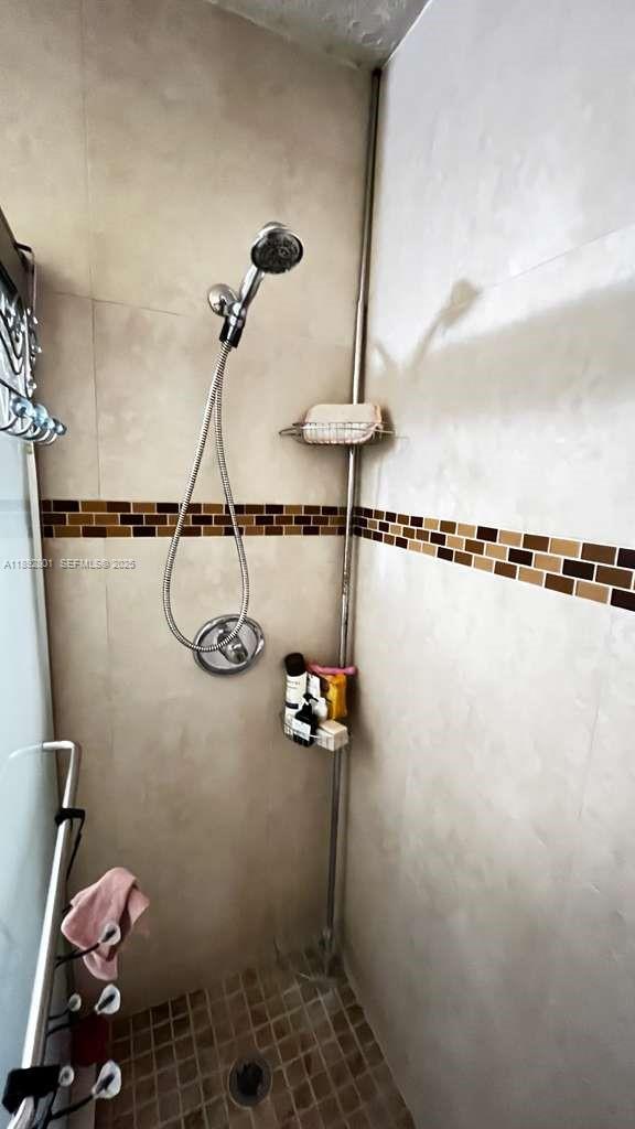 A11892801 Property Photo 3