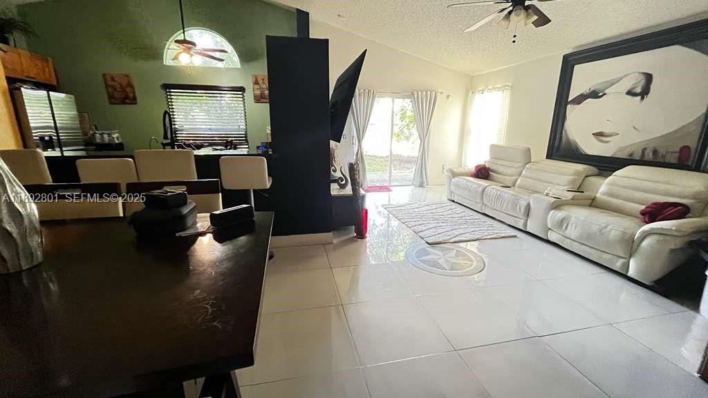 A11892801 Property Photo 4