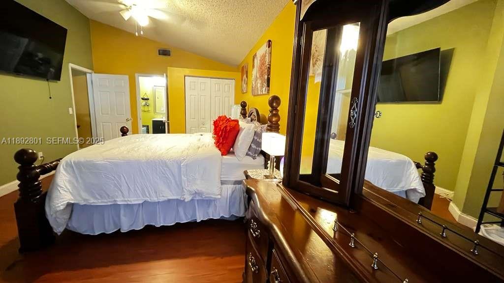 A11892801 Property Photo 11